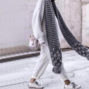 Шарф сірого кольору