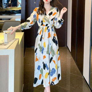 Легка шовкова сукня в яскравий принт