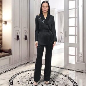 Костюм брючний оздоблений метеликами