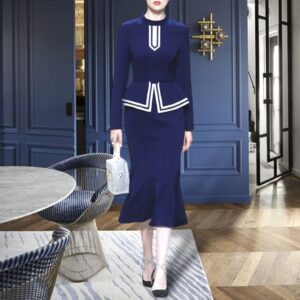 Костюм синього кольору