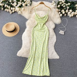 Сукня приталена на бретелях