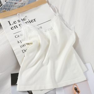 Майка біла з тонкого трикотажу оздоблена мереживом