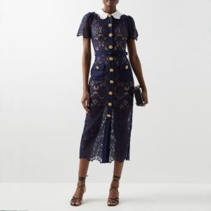 Сукня футляр мереживна синього кольору з білим комірцем