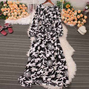 Сукня з V-подібним вирізом чорна в білий принт