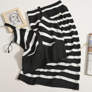 Костюм трикотажний в чорно-білу смужку