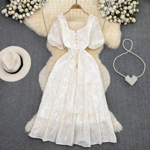 Сукня з бавовни в вибитий квітковий візерунок біла