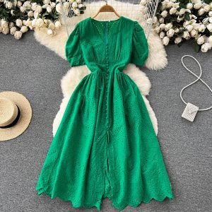 Сукня з бавовни в вибитий візерунок зелена з гудзиками попереду