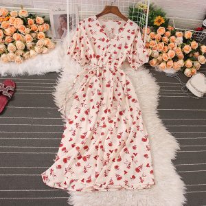 Сукня V-подібним вирізом в дрібний квітковий принт з пишним рукавом