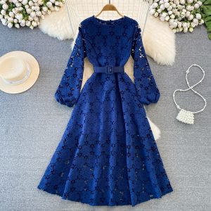 Сукня синя з мережива під ремінь