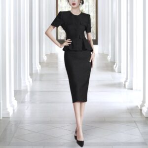 Костюм класичний, жакет без рукавів та силуетна спідниця