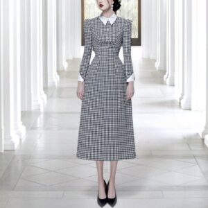 Сукня в принт гусяча лапка з білим комірцем та манжетами