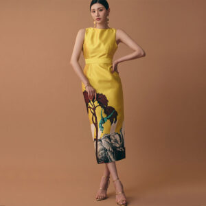 Сукня футляр жовтого кольору з принтом по низу спідниці