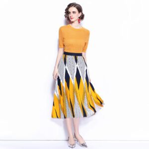 Костюм трикотажний верх та спідниця плісе в геометричний принт