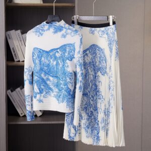 Костюм білого кольору в синій принт