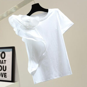 Футболка білого кольору асиметрична з воланом по одній стороні