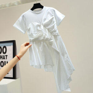 Футболка білого кольору асиметрична