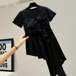 Футболка чорного кольору асиметрична