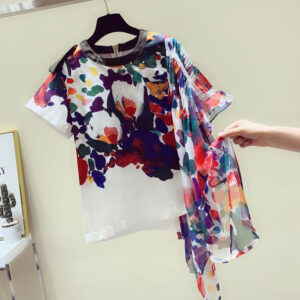 Футболка в яскравий принт асиметрична